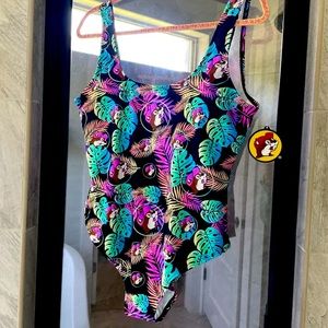 Bucees swimsuit Large very cute, fits more like a medium
